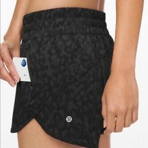 Lululemon Tracker Shorts MR 4”